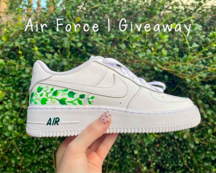 The design was chosen by the winner of the Air Force 1 giveaway fundraiser, Ana Blanco. The shoes were painted by the co-president, Elena Ribeiro.