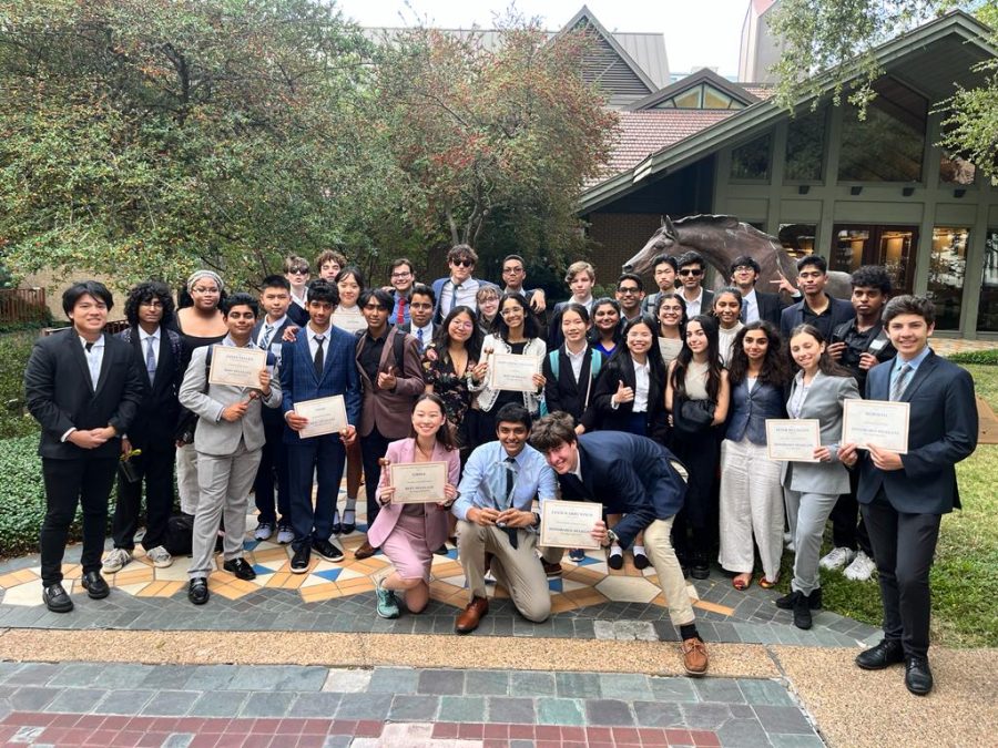 VHSMUN+delegates+gather+for+a+photo+with+their+individual+and+team+awards+at+the+UT+Austin+campus+after+the+CTMUN+closing+ceremony+on+Sunday%2C+November+6.+