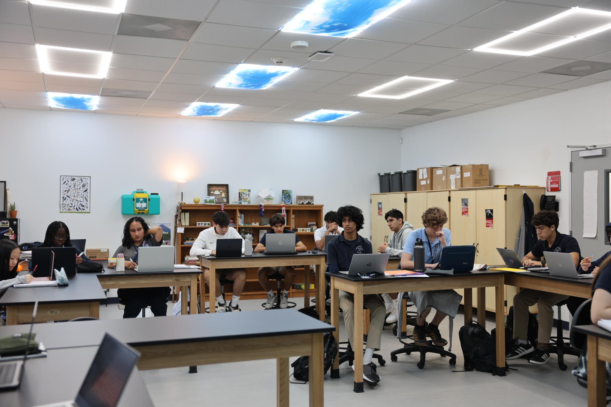 NEW YEAR, NEW CLASSES. Juniors listen to a lecture given in their IB ESS HL Y1 class on September 25, 2025. Juniors have faced the start of IB with enthusiasm and determination; ready to continue their academic journeys.
